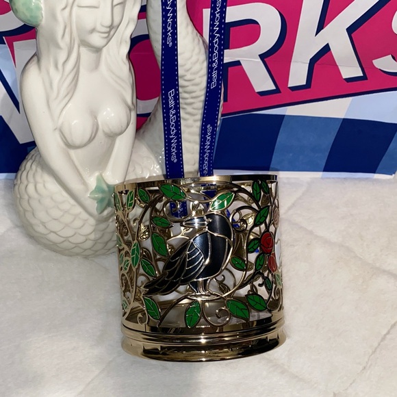 BATH AND BODY WORKS ENCHANTED SKULL AND ROSES 3-WICK CANDLE HOLDER - Picture 5 of 7